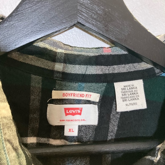 Levi’s plaid flannel extra large button down shirt green and white - Picture 3 of 4